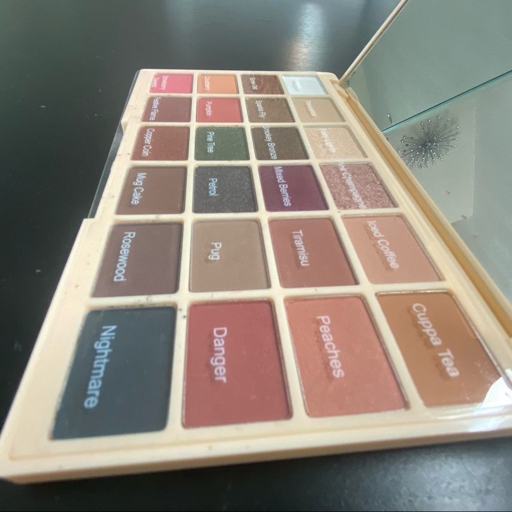 Makeup Revolution Soph X Ultra Eyeshadow Palette 